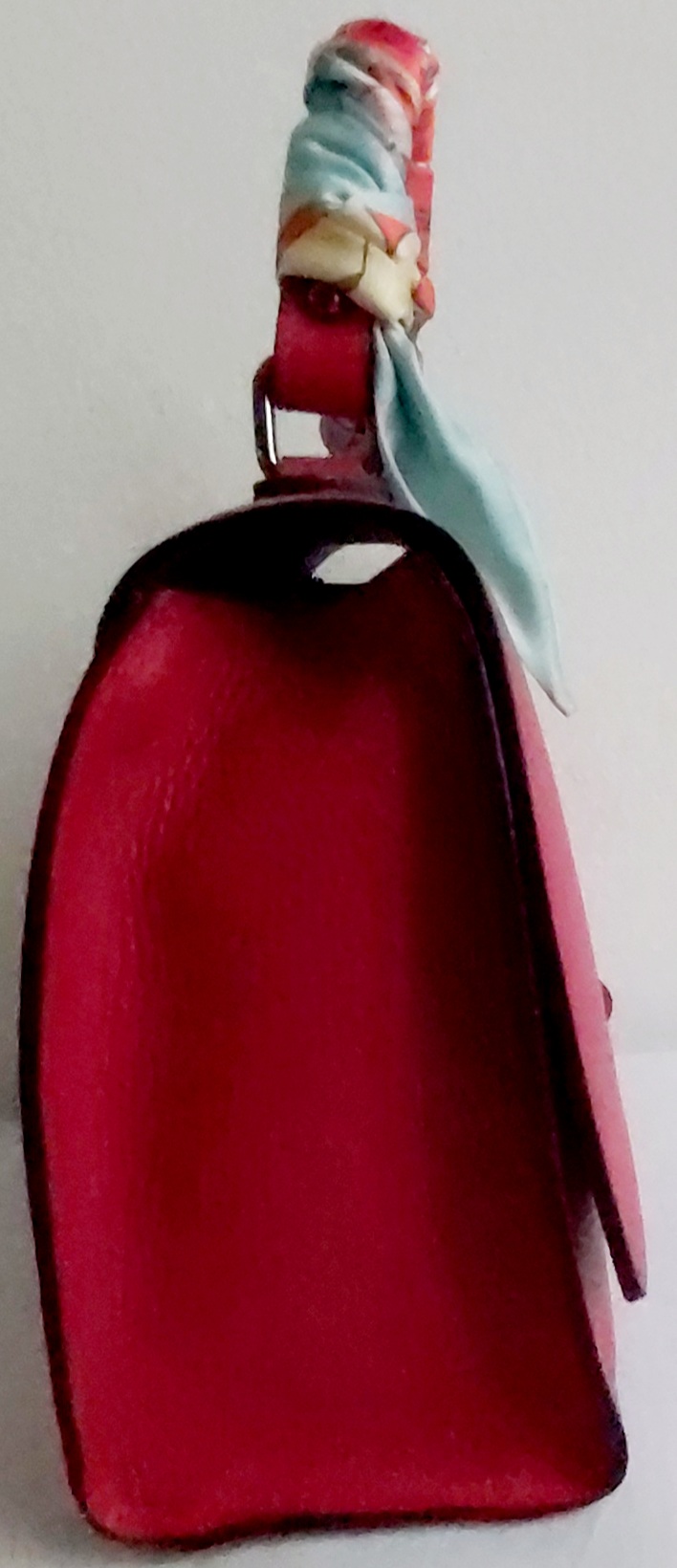 Sac à main semi-rigide en cuir avec foulard détachable (Rouge) – Image 3