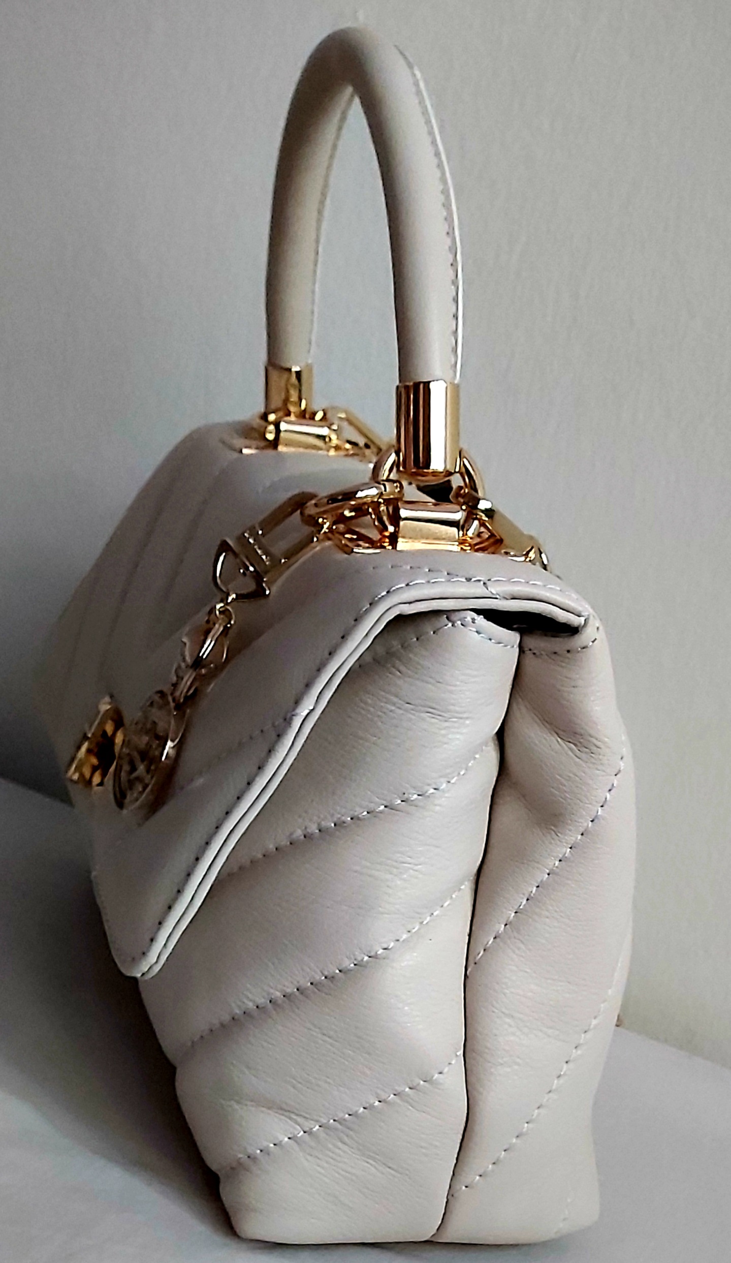 Sac Chevron/besace en cuir matelassé blanc – Image 4