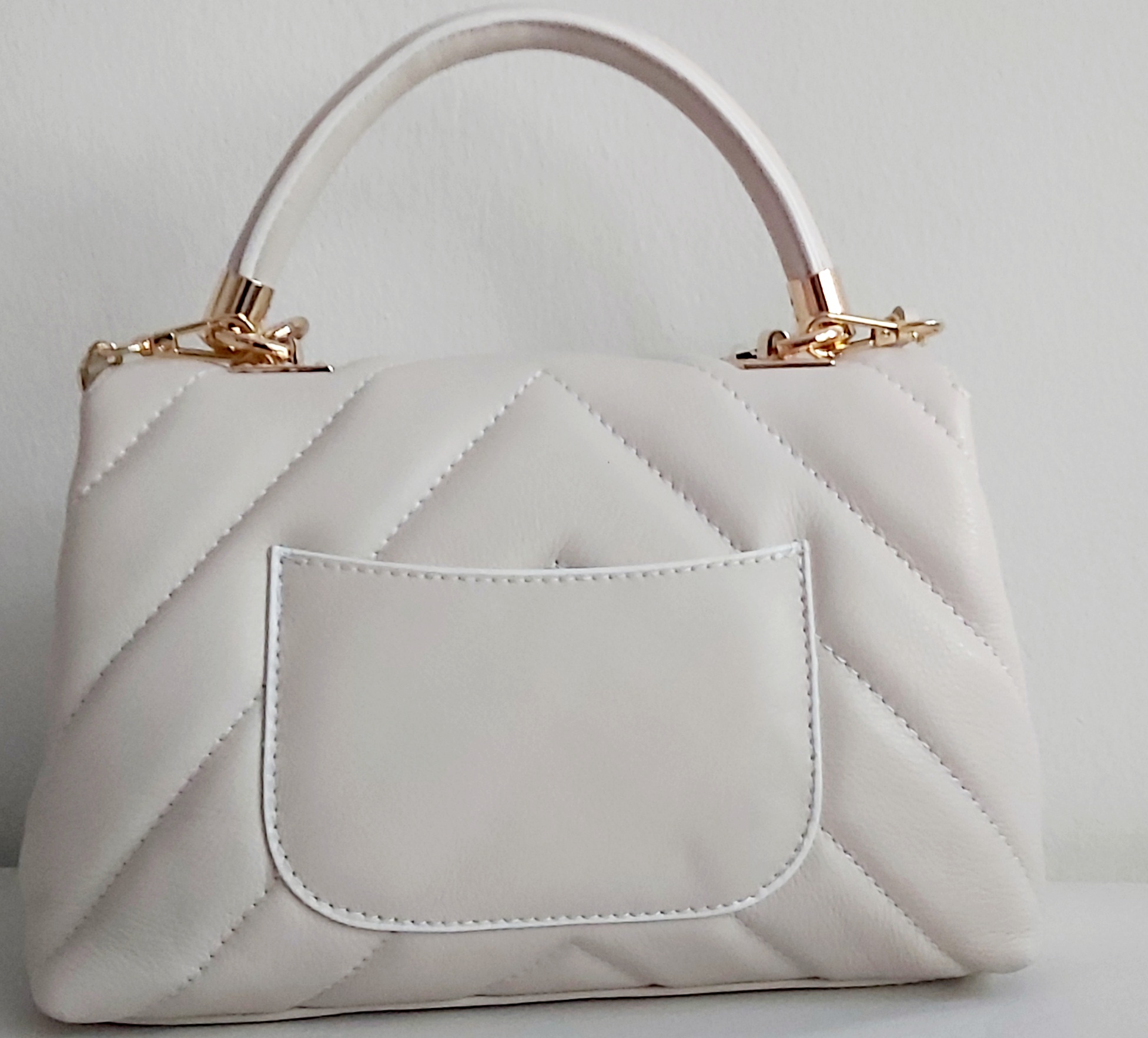 Sac Chevron/besace en cuir matelassé blanc – Image 3