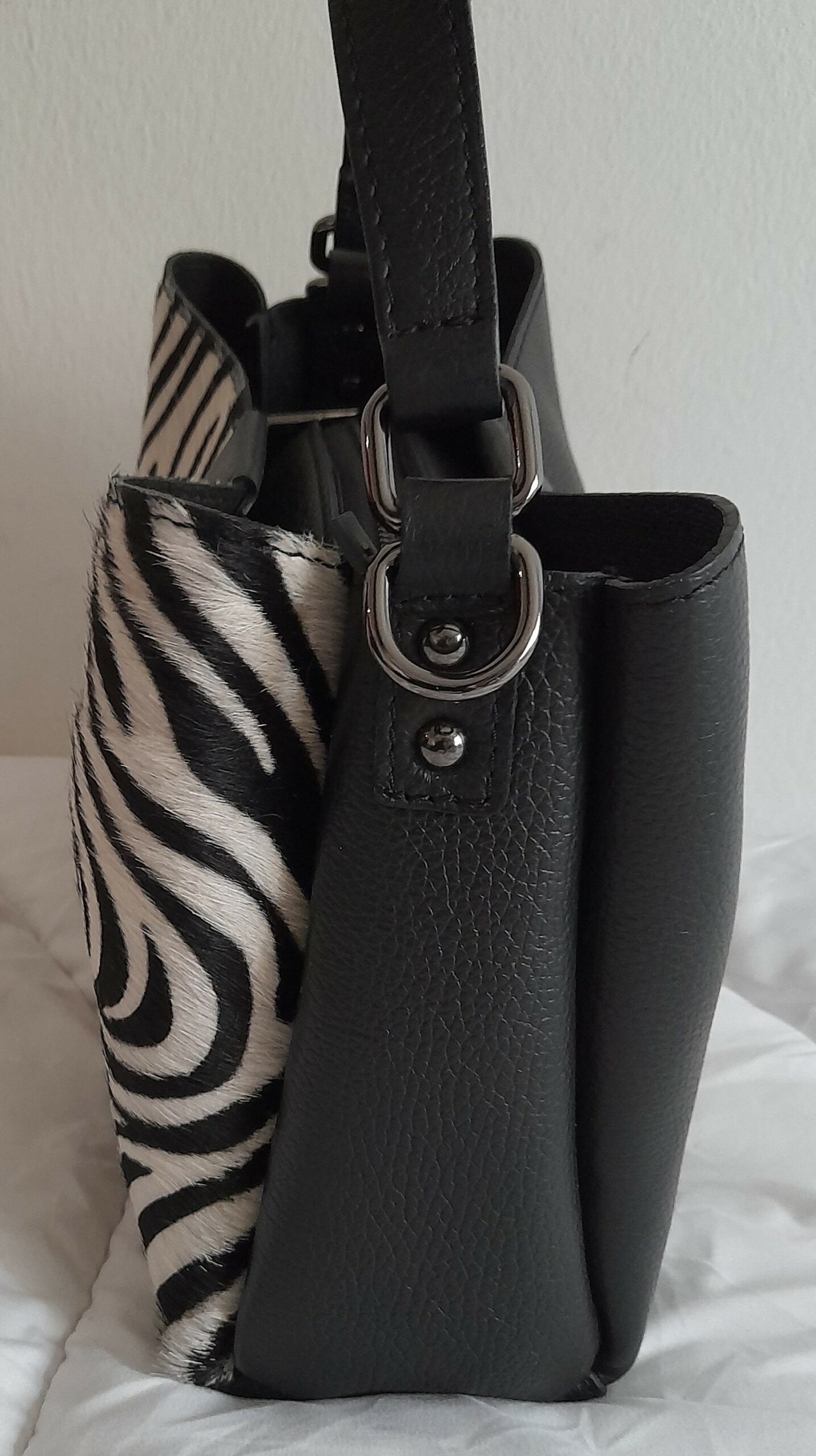 Sac à main OHO en cuir motif zébré – Image 3