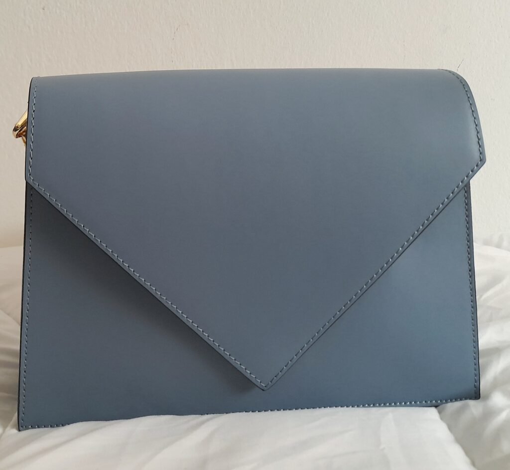 Sac enveloppe intemporel en cuir