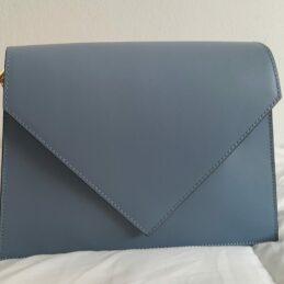 Sac enveloppe intemporel en cuir