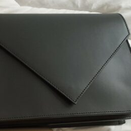 Sac enveloppe intemporel en cuir''