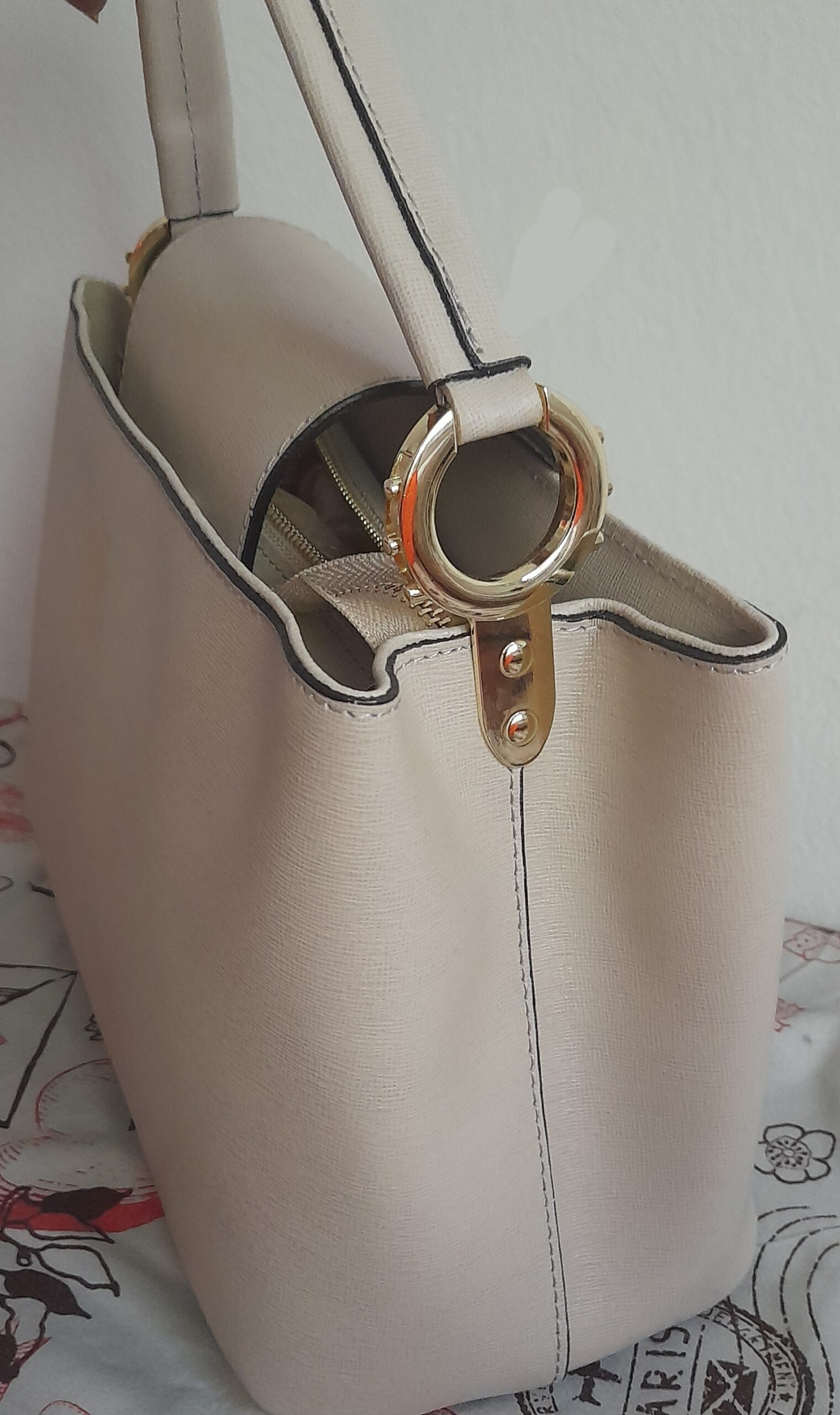 Sac à main BELLA en cuir de veau beige